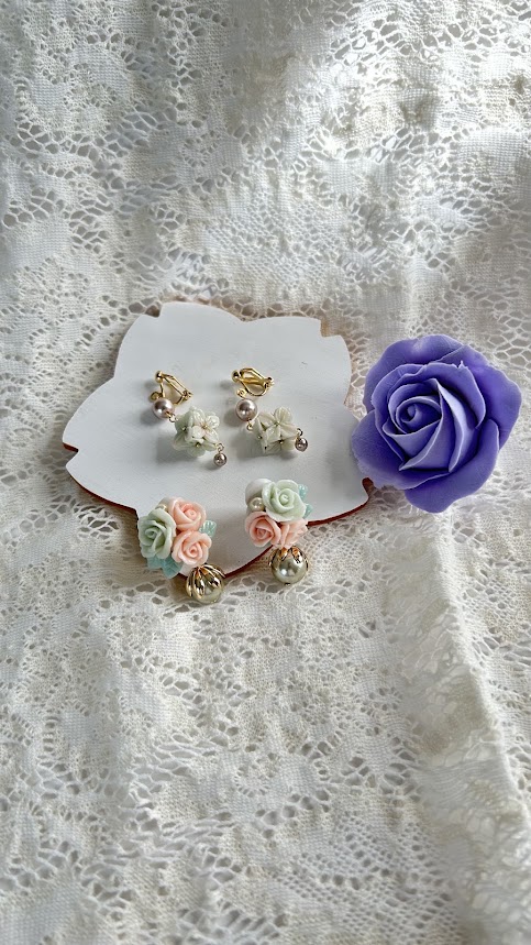 accessory バラのイヤリングとアナベルのイヤリング
