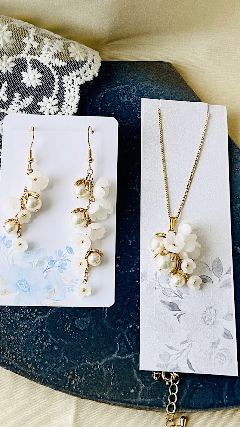 accessory すずらんのピアスとネックレス